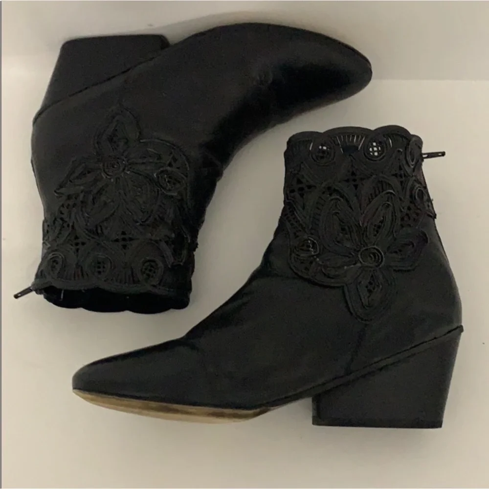 Authentic Via Spiga designer black leather wedge boots size 9.5